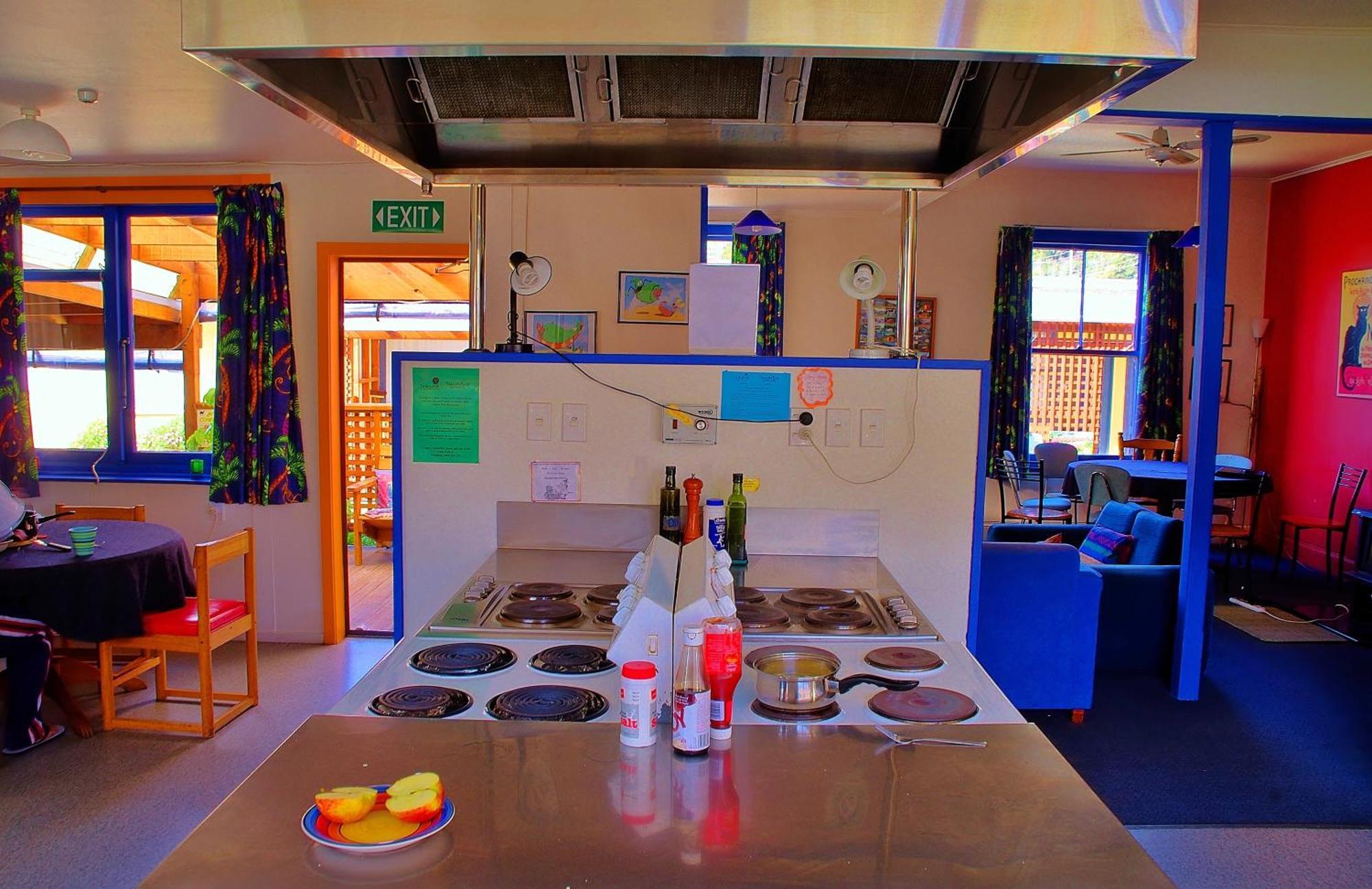 Sequoia Lodge Backpackers Picton Buitenkant foto