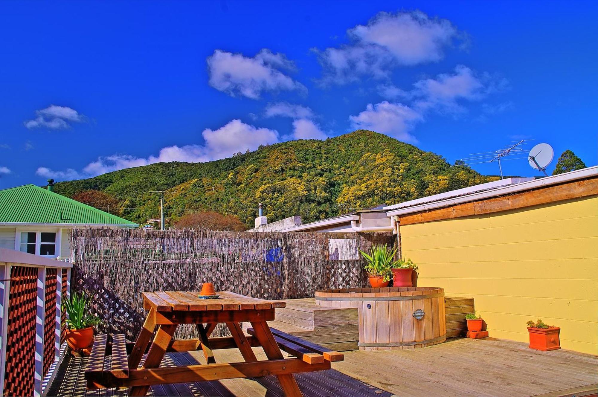 Sequoia Lodge Backpackers Picton Buitenkant foto