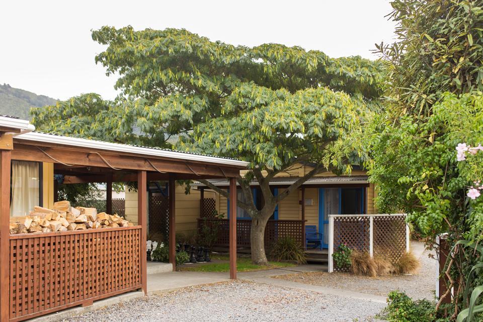Sequoia Lodge Backpackers Picton Buitenkant foto