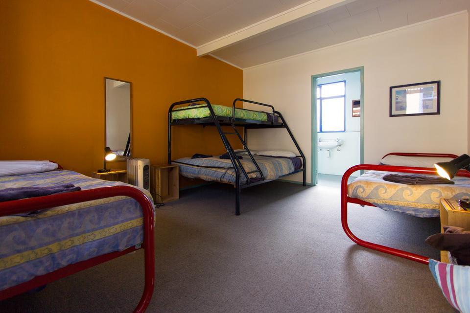 Sequoia Lodge Backpackers Picton Buitenkant foto