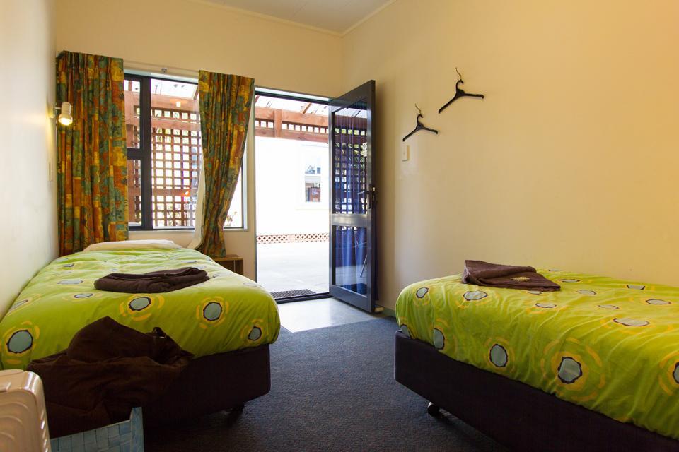 Sequoia Lodge Backpackers Picton Buitenkant foto