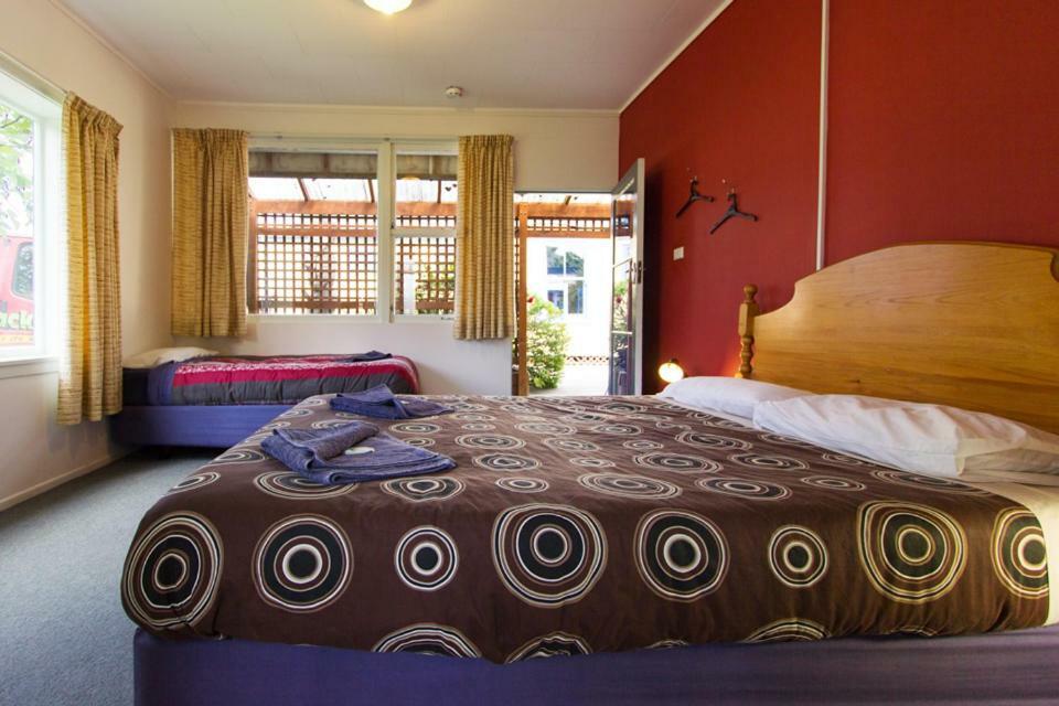 Sequoia Lodge Backpackers Picton Buitenkant foto