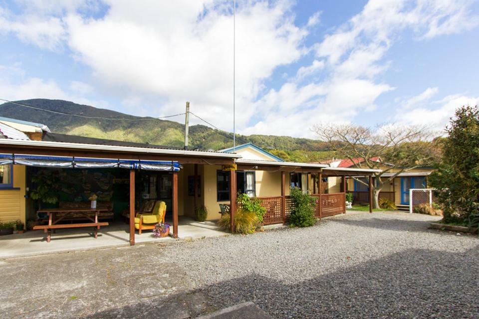 Sequoia Lodge Backpackers Picton Buitenkant foto